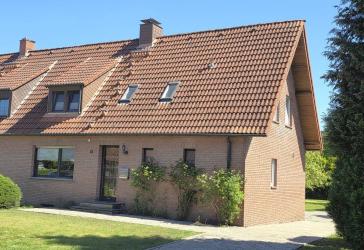Gepflegte DHH-auf 1300 m²-Grundstück in Best-Lage! Keine Provision! Garage, Hobby-Raum, Lager, Grundstücksteilung u. Hinterbebauung (EFH) ist möglich!