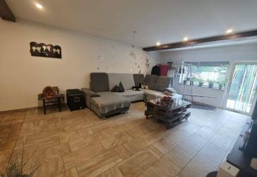 Ein gepflegtes Zweifamilienhaus am Waldrand in Mörlenbach - ideal für vielfältige Nutzungsmöglichkeiten.