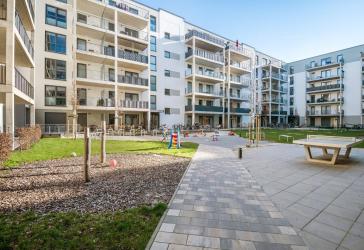 Familienfreundliche 5-Zimmer-Wohnung mit Balkon zu vermieten!