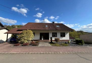 RESERVIERT !! RESERVIERT !! Sehr schönes und gepflegtes Einfamilienhaus mit vielen Extras, tollem Garten und möglichem Bauplatz