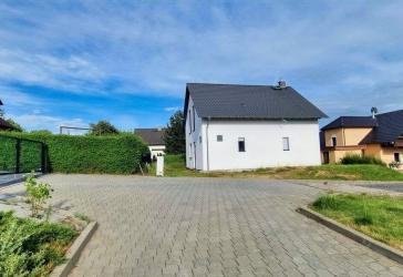 Modernes Einfamilienhaus mit großem Grundstück - energieeffizient wohnen und individuelle Wohnträume verwirklichen