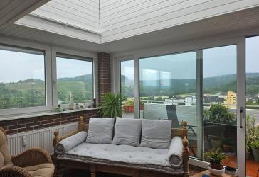 Penthouse mit Panoramablick in Winnenden: 3,5-Zimmer-Wohnung mit Wintergarten, Balkon und Garage