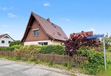 Charmantes Einfamilienhaus mit großem Garten, Pool und Kamin in Ludwigsfelde