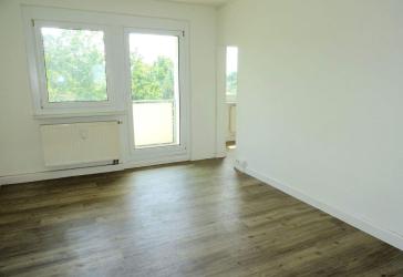 * mit Balkon* 3 Zimmer Wohnung in Werdau zu vermieten!