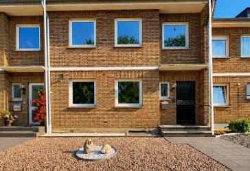 Familienglück in der Feldmark | Charmantes 5-Zimmer-Reihenmittelhaus mit Garten, Terrasse & Garage