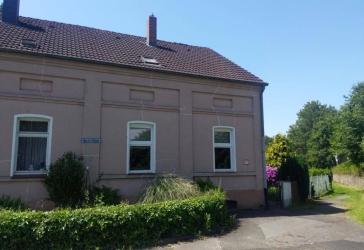 ** Bezugsfreie Doppelhaushälfte mit tollem 501 m² großen Südgrundstück **