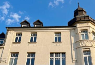 Nur 20 Min. bis Leipzig: Helle 3-Zimmer-Dachgeschosswohnung mit Aufzug im historischen Zentrum von W