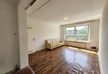Leere Wohnung mit schönem Schnitt in Citylage