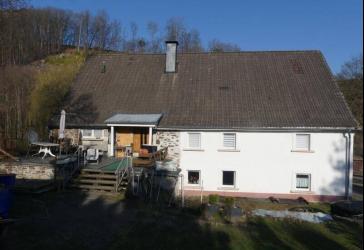 Ländlich und ruhig gelegenes 2-3 FH/ehemaliges Bauernhaus für vielfältige Nutzung