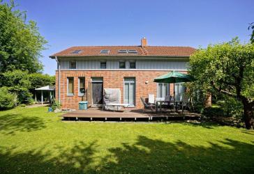 Freistehendes Architektenhaus mit großem Garten und 4 Stellplätzen in Top-Lage Godshorn