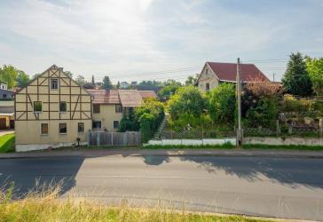 Haus mit Anbau und vielen PKW Stellmöglichkeiten