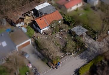 Jetzt vermieten, später neu bauen: Naturnahes Baugrundstück mit Altbestand