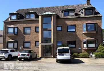 Weiß - Schöne, helle Maisonette-Dachgeschosswohnung mit Stellplatz