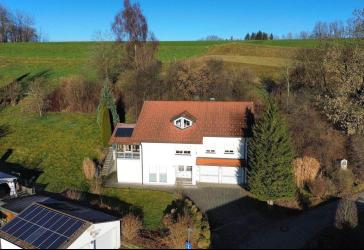 Helles Einfamilienhaus mit Weitblick und großem Grundstück in herrlicher Dorfrandlage bei Leutkirch