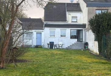 Charmantes, komplett verklinkertes Einfamilien Reihenhaus im Herzen von Frechen. Das Haus überzeugt durch eine große, lange Garage