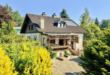 Solides Wohnhaus mit großem Garten in Windheim