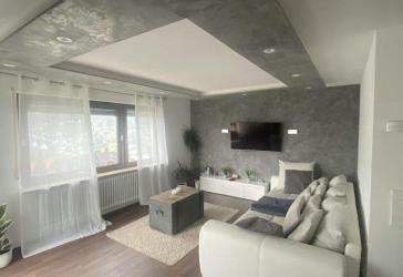 Panoramablick inklusive - stilvolle 2-Zimmer-Eigentumswohnung mit Balkon und Garage