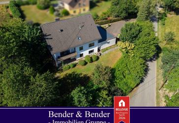 Großzügiges Zweifamilienhaus mit Einliegerwohnung auf rund 1.200 m² Grundstück!