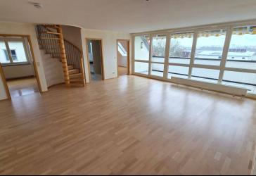 Sonnige 4 1/2 Zimmer Maisonette Wohnung mit großem Keller + 2xTG
