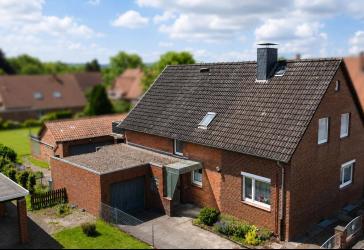 Freistehendes Zweifamilienhaus mit großem Grundstück in ruhiger Lage von Groß Munzel