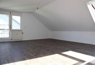 Toll geschnittene helle Dachgeschosswohnung in Oberstenfeld provisionsfrei!