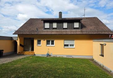 Tolle, modernisierte 4-Zimmer- Wohnung am Waldrand