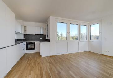 Modern & provisionsfrei: 4-Zimmer, Südwestbalkon, Aufzug & TG-Stellplätze