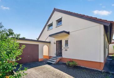 Provisionsfreies Einfamilienhaus mit Einliegerwohnung und Garage