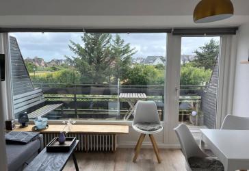 Möblierte 2-Zimmer-Maisonettewohnung mit sonnigem Westbalkon in Wenningstedt-Braderup