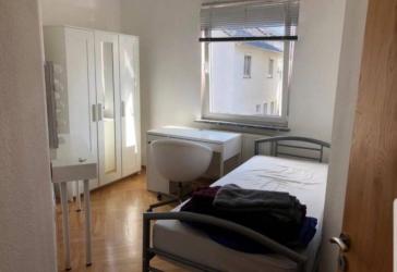 3 FREIE WG Zimmer in neu renovierten Wohnung zu vermieten