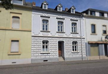 Altbaucharme in Konz: Stadthaus mit Hof, Garten und Carport