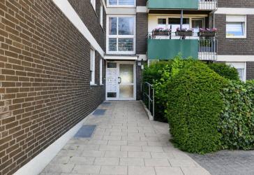 Altbauflair mit Mehrwert - Leerstehende 4-Zimmer Eigentumswohnung mit Südbalkon, Aufzug und großzügigem Wohnbereich