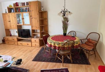 wunderschön gelegene Etagenwohnung, sonnige uneinsehbare Terrasse,