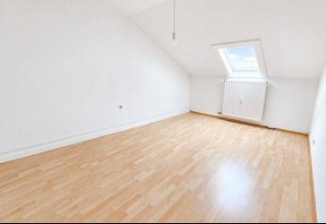 Kleine Dachgeschosswohnung ohne Balkon