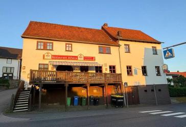 Großzügiges Wohn- und Geschäftshaus mit Gastronomie, Wohnungen in Körle - auch als Wohnhaus nutzbar