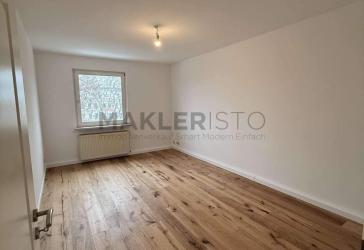 **Frisch modernisierte lichtdurchflutete 4-Zimmer-Dachgeschosswohnung mit Loggia & Tageslichtbad**