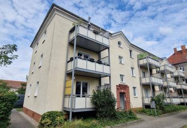 Mit Balkon und Einbauküche!