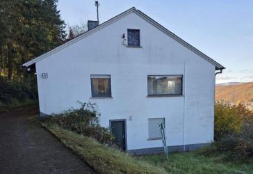 Wohnhaus in Alleinlage mit großem Grundstück und Möglichkeit der Einliegerwohnung