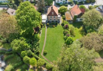 Traumhaftes Grundstück mit Ausbaupotenzial auf bis zu 430 m² Wohnfläche. Raum für Ihre Vision.