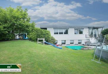 Großzügiger, modernisierter Bungalow mit ELW und uneinsehbarem Grundstück in naturnaher Lage