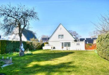 Travemünde. Einfamilienhaus auf EIGENLAND nahe Golfplatz/Strand. Massive Bauweise, sehr gepflegt!