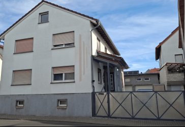 Geräumiges 8-Zimmer Ein- / Zweifamilienhaus Alten-Buseck