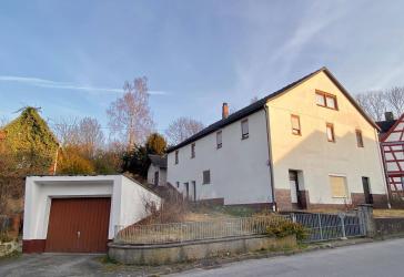 Großzügiges Wohnhaus mit viel Potenzial für Handwerker oder als Neubauprojekt auf großem Grundstück