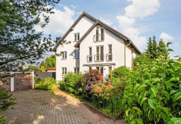 Energieeffiziente Maisonette-Wohnung mit Terrasse, Garage und viel Platz in Berlin-Biesdorf
