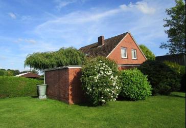 Sanierungsbedürftiges Einfamilienhaus auf exklusivem Grundstück in begehrter Lage von Petersfehn
