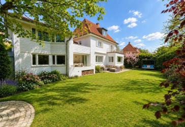 Charmante Stadtvilla mit separatem Gästehaus/Einliegerbereich in schöner und ruhiger Lage
