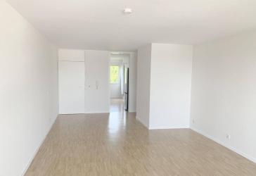 Moderne, helle 3 Zi-Whg Wohnung mit hochwertiger Einbauküche und großem Balkon in Esslingen