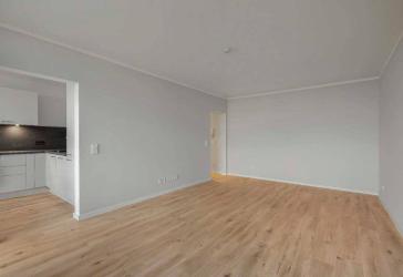 Modern sanierte 2-Zimmer-Wohnung mit Loggia und Tiefgaragenstellplatz