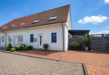 Wohnen im beliebten Schierholzgebiet - gepflegtes Reihenendhaus mit großzügigem Garten- und Terrassenbereich