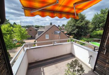Sackgassenlage und dennoch zentral: 3,5 Raum Wohnung mit Balkon und Garage!